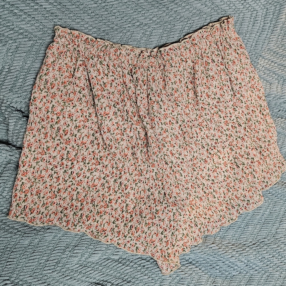 Missguided Floral Ruffle Shorts - Picture 3 of 3